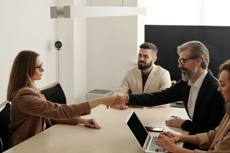 une entreprise décide de choisir un candidat à la franchise